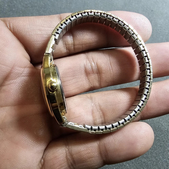 QMAX Ladies Quartz Gold Tone Fashion Watch Working Roman Dial Water Resistant sh - Picture 5 of 10